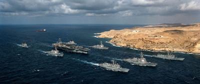 EUA retomam bloqueio naval do Estreito de Ormuz e impõem taxa de 20% sobre cargas