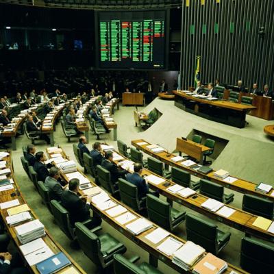 Câmara aprova PEC do fim da escala 6x1 após manobra que esvaziou destaque do PL