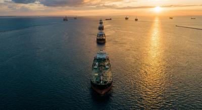 Petróleo cai abaixo de US$ 71 com reabertura do Estreito de Ormuz e risco de excesso global